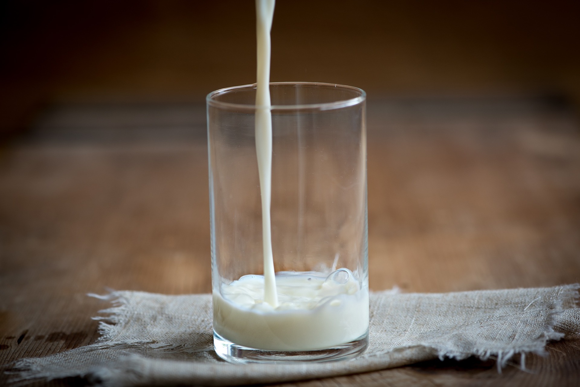 牛乳に含まれる良質なたんぱく質は血圧を下げる