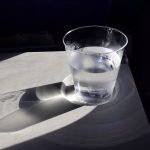 就寝前にコップ半分の水